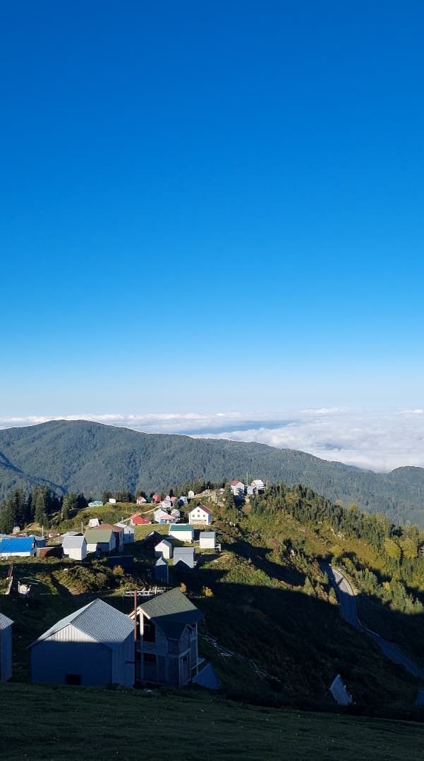 Горное село Гомисмта над облаками в горах над Батуми